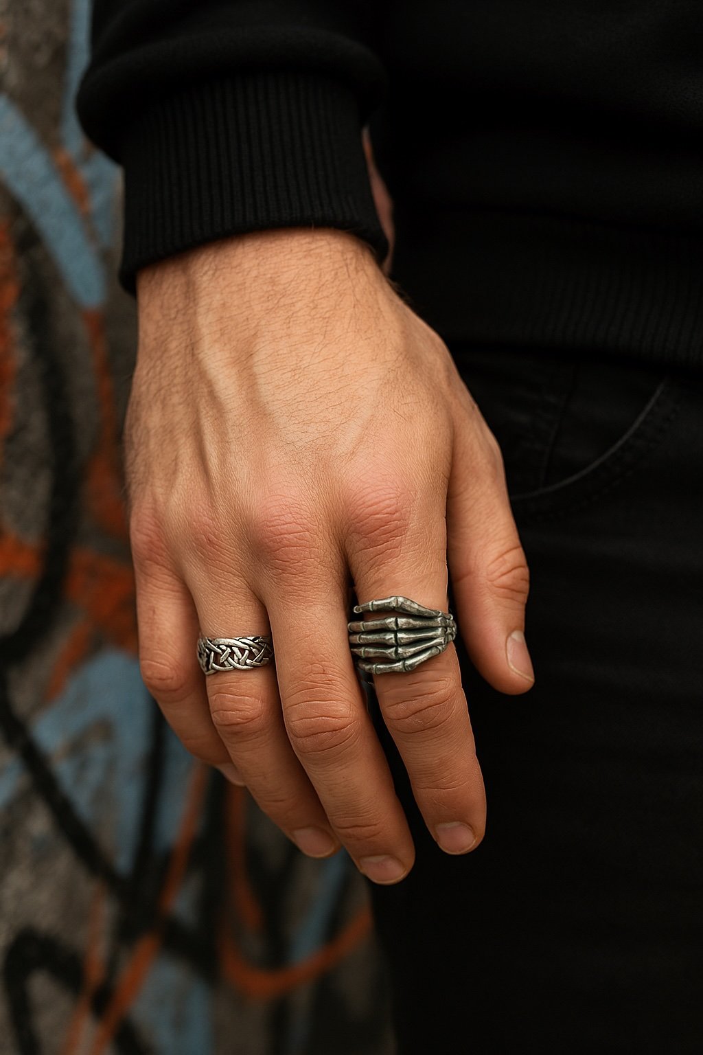 Anillo de acero inoxidable para hombre con diseño de mano esqueleto